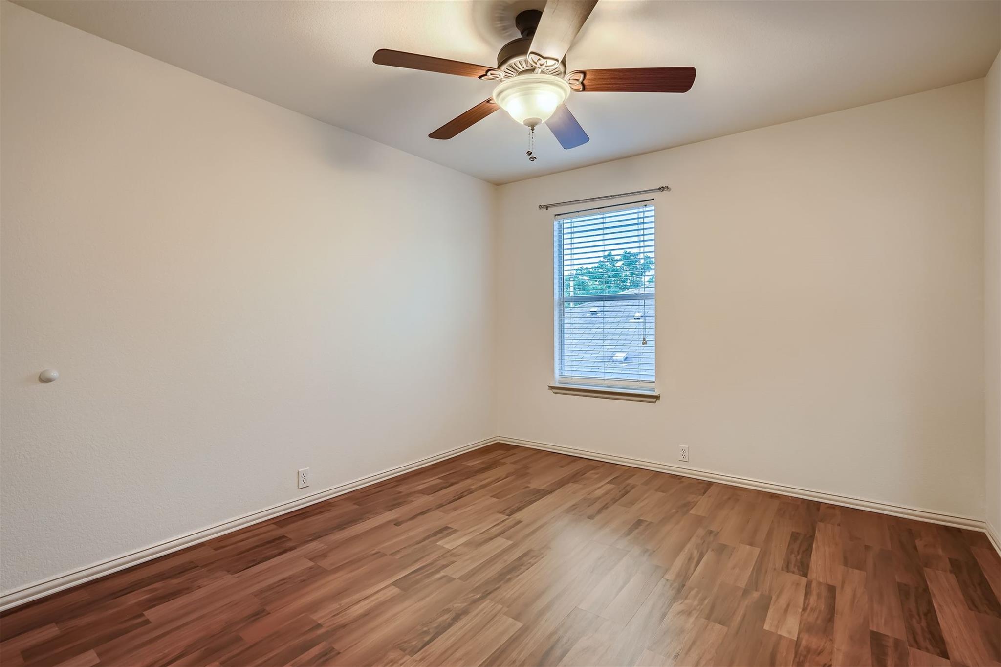 215 Spruce Dr, Kyle, TX 78640