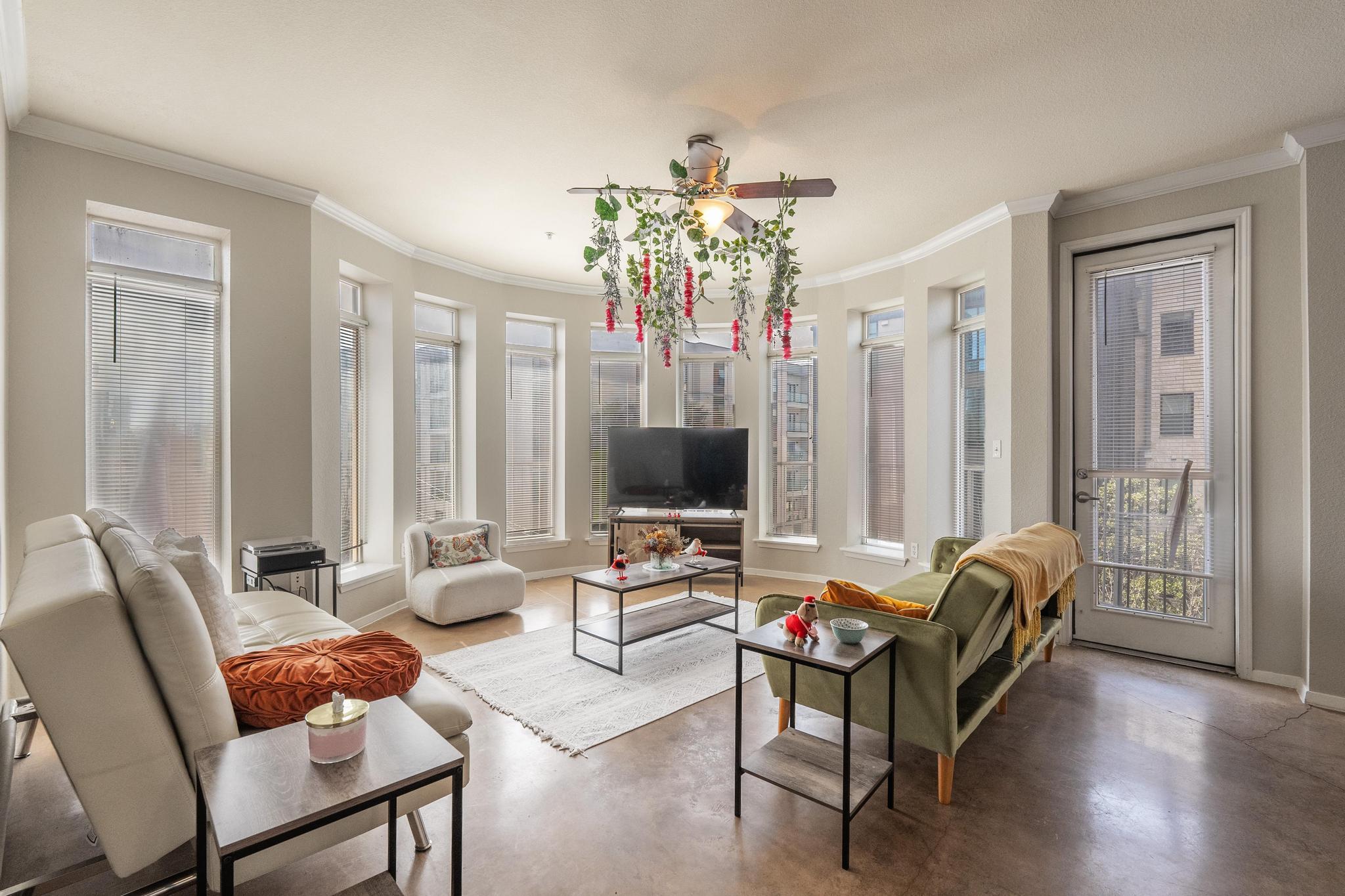 910 W 25th St # 406, Austin, TX 78705