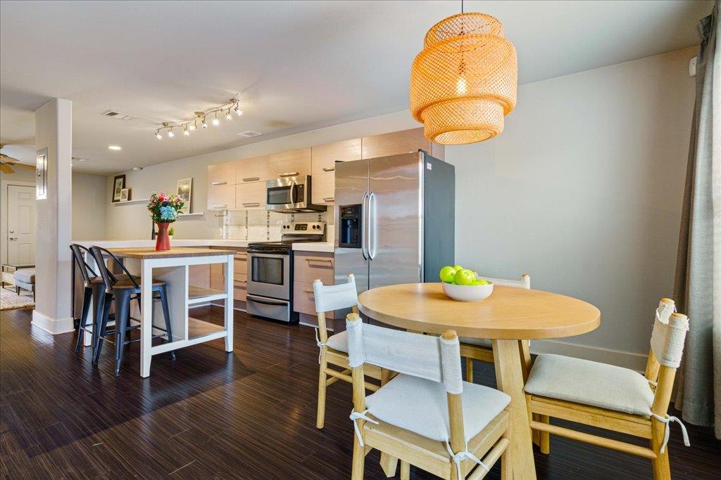 1101 Grove Blvd # 203, Austin, TX 78741