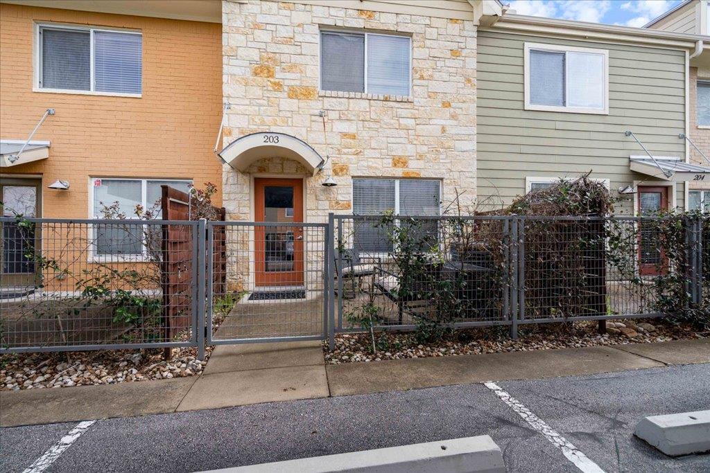 1101 Grove Blvd # 203, Austin, TX 78741