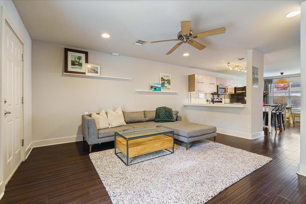 1101 Grove Blvd # 203, Austin, TX 78741