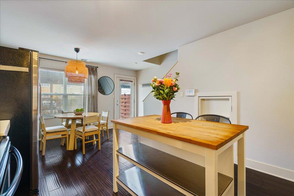 1101 Grove Blvd # 203, Austin, TX 78741