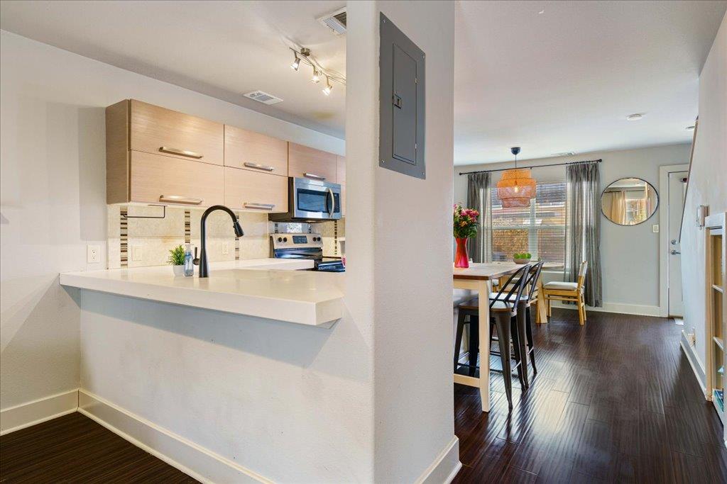 1101 Grove Blvd # 203, Austin, TX 78741