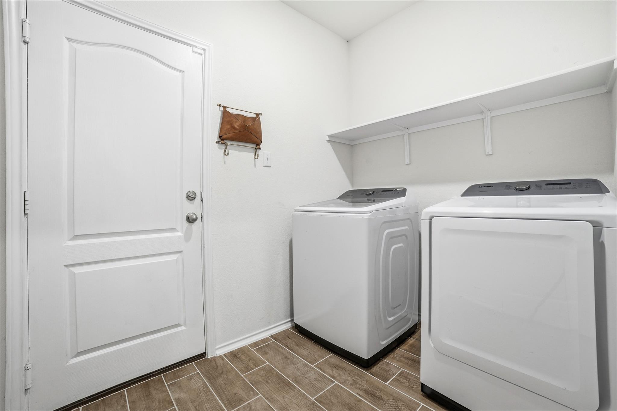 517 Lady Swiss Ln, Hutto, TX 78634