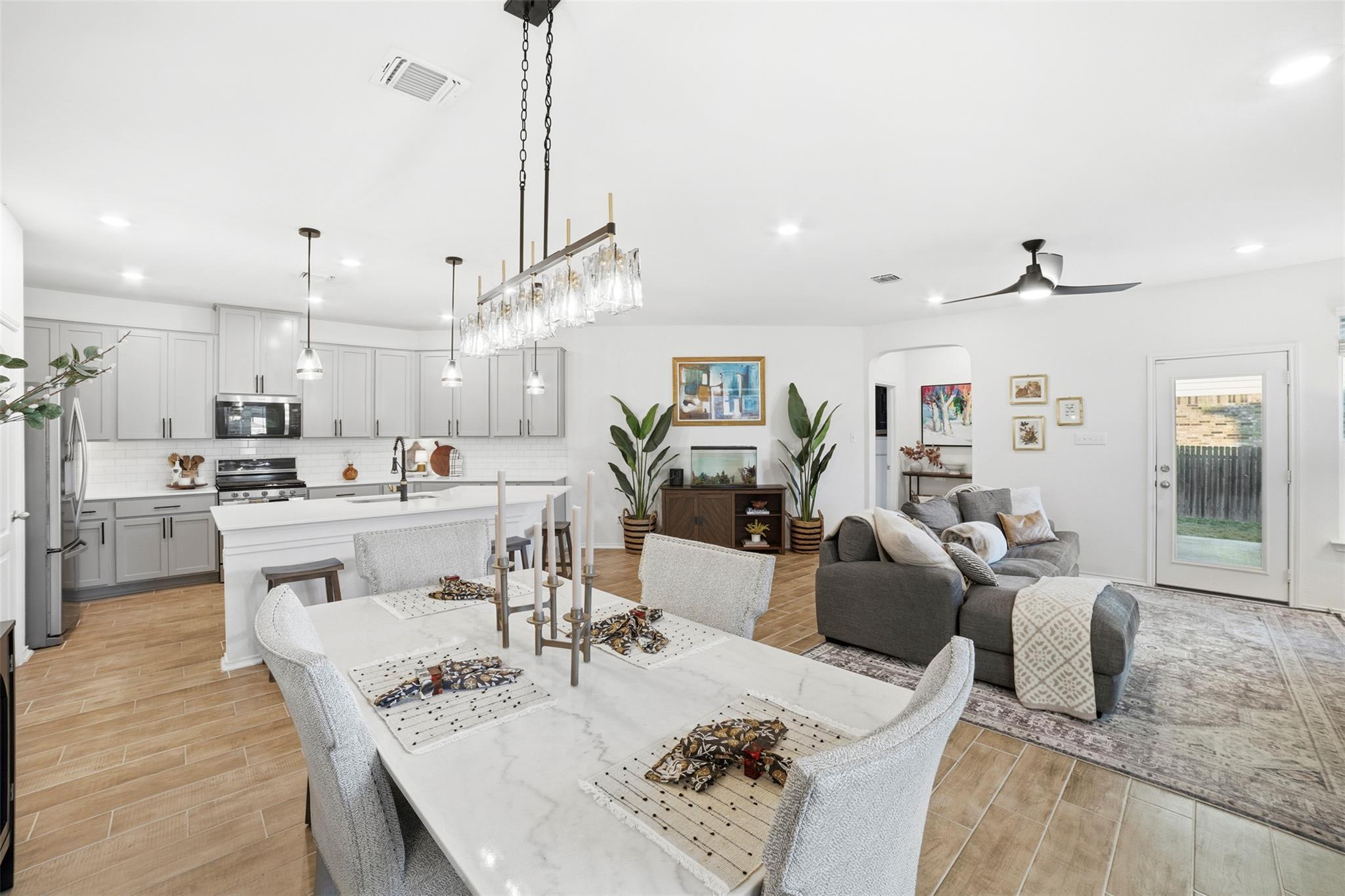 517 Lady Swiss Ln, Hutto, TX 78634