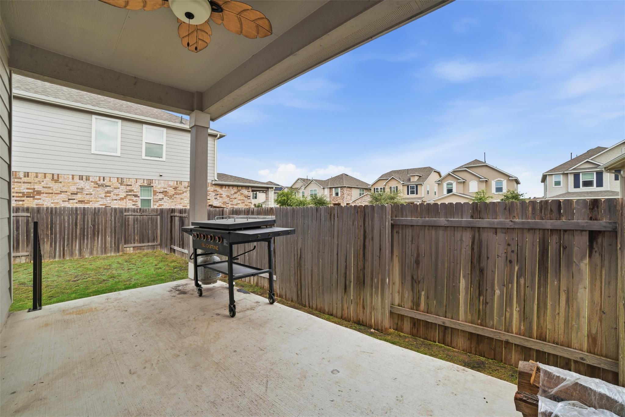 517 Lady Swiss Ln, Hutto, TX 78634