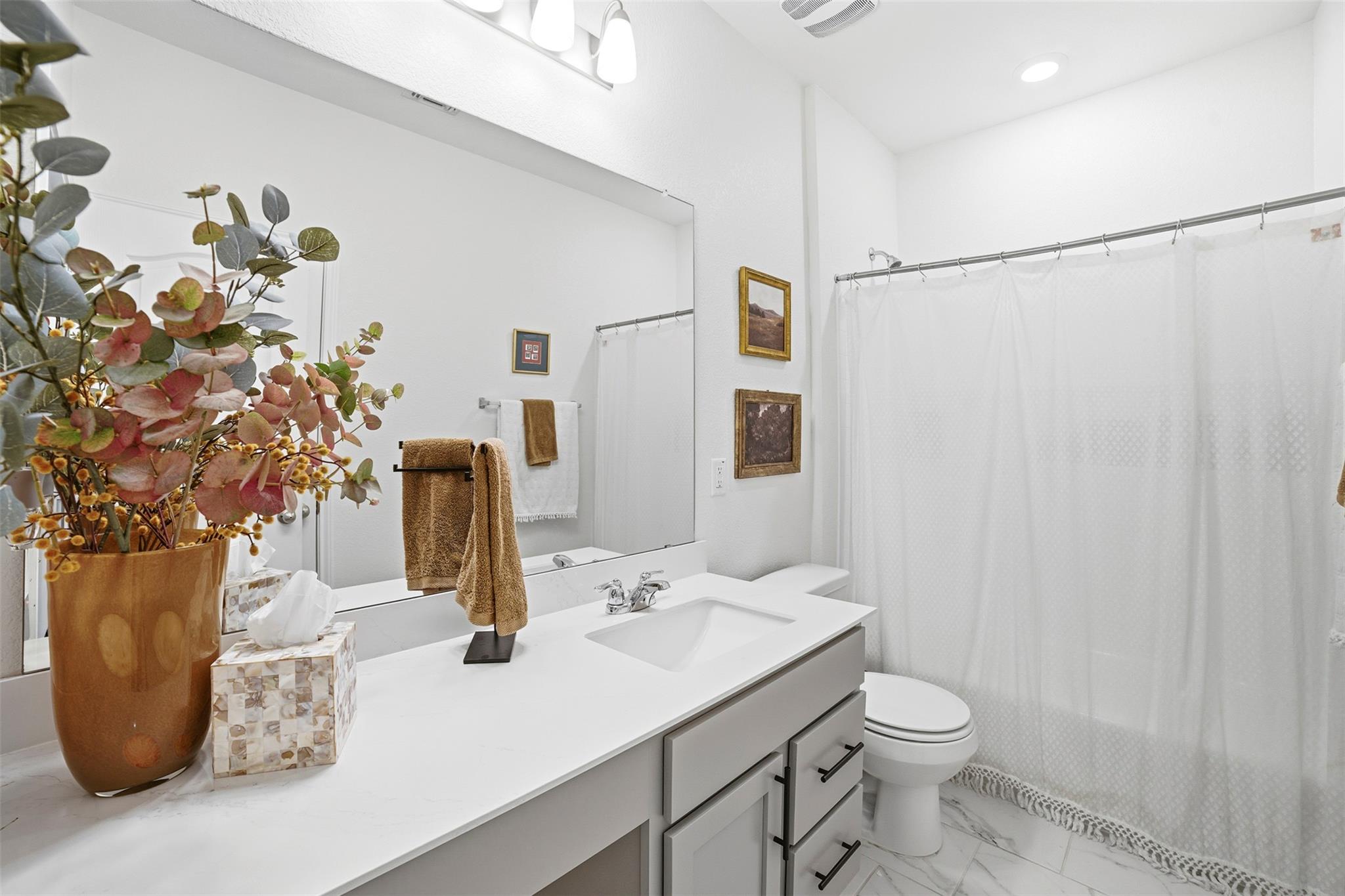 517 Lady Swiss Ln, Hutto, TX 78634