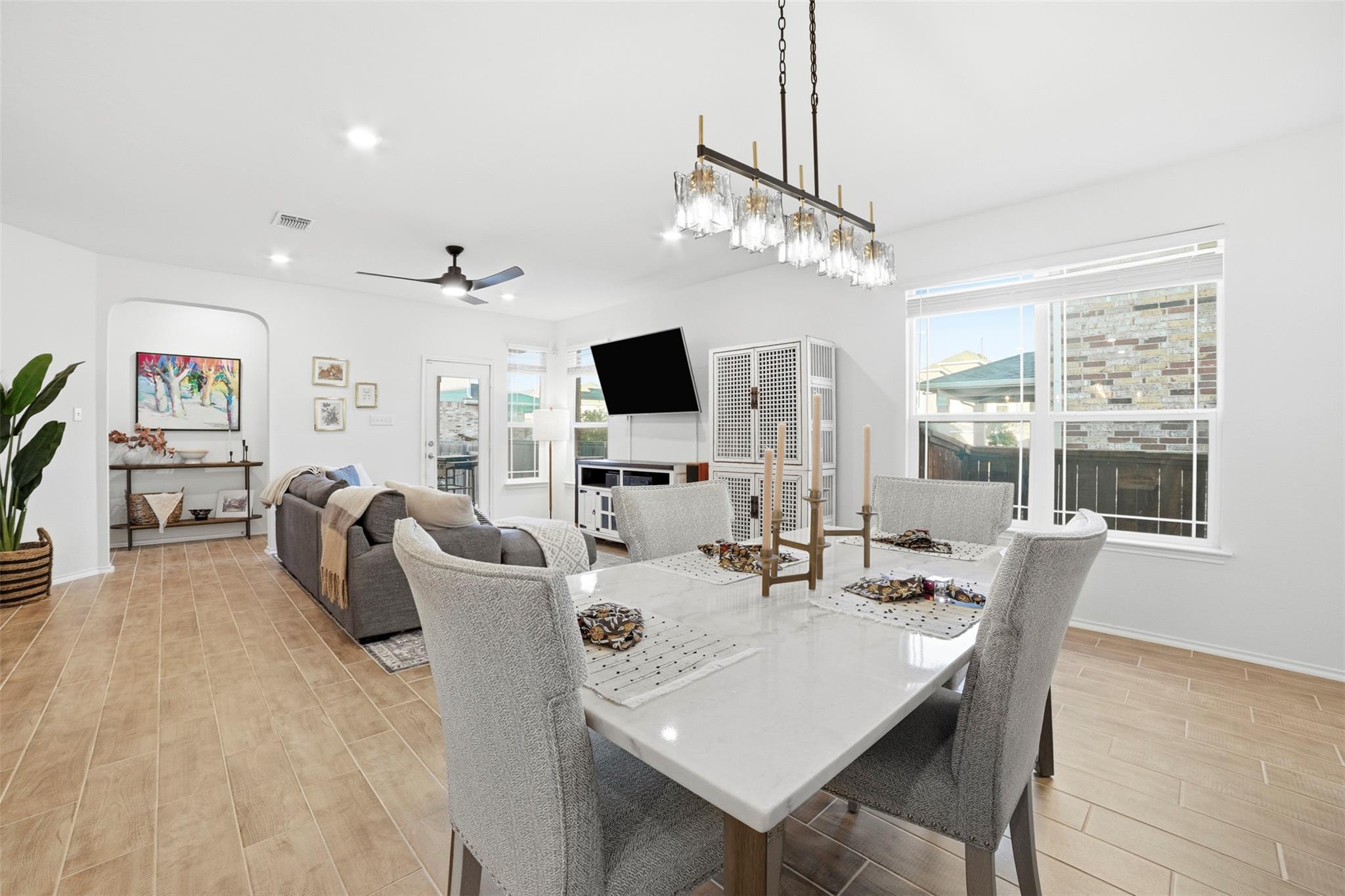 517 Lady Swiss Ln, Hutto, TX 78634