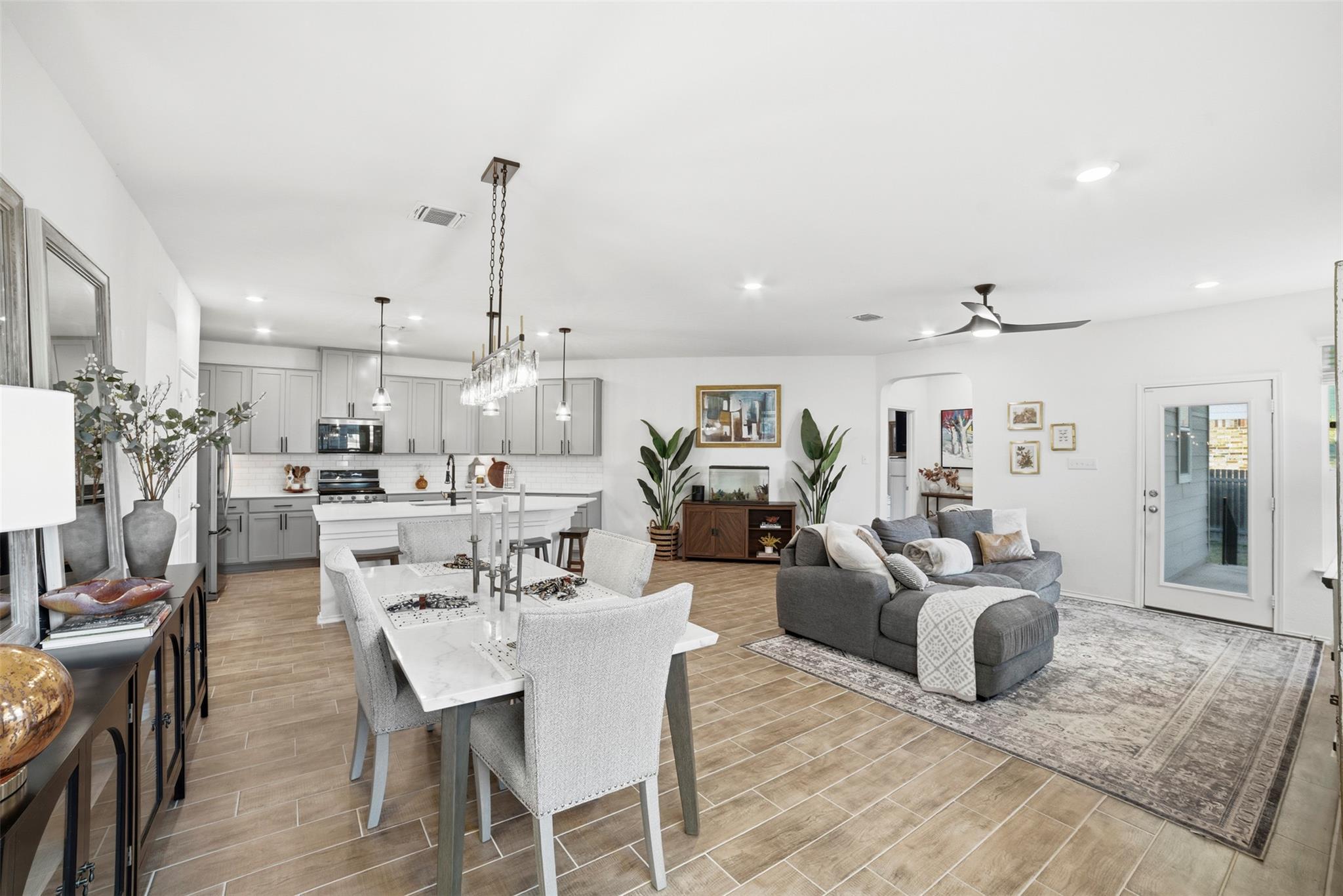 517 Lady Swiss Ln, Hutto, TX 78634