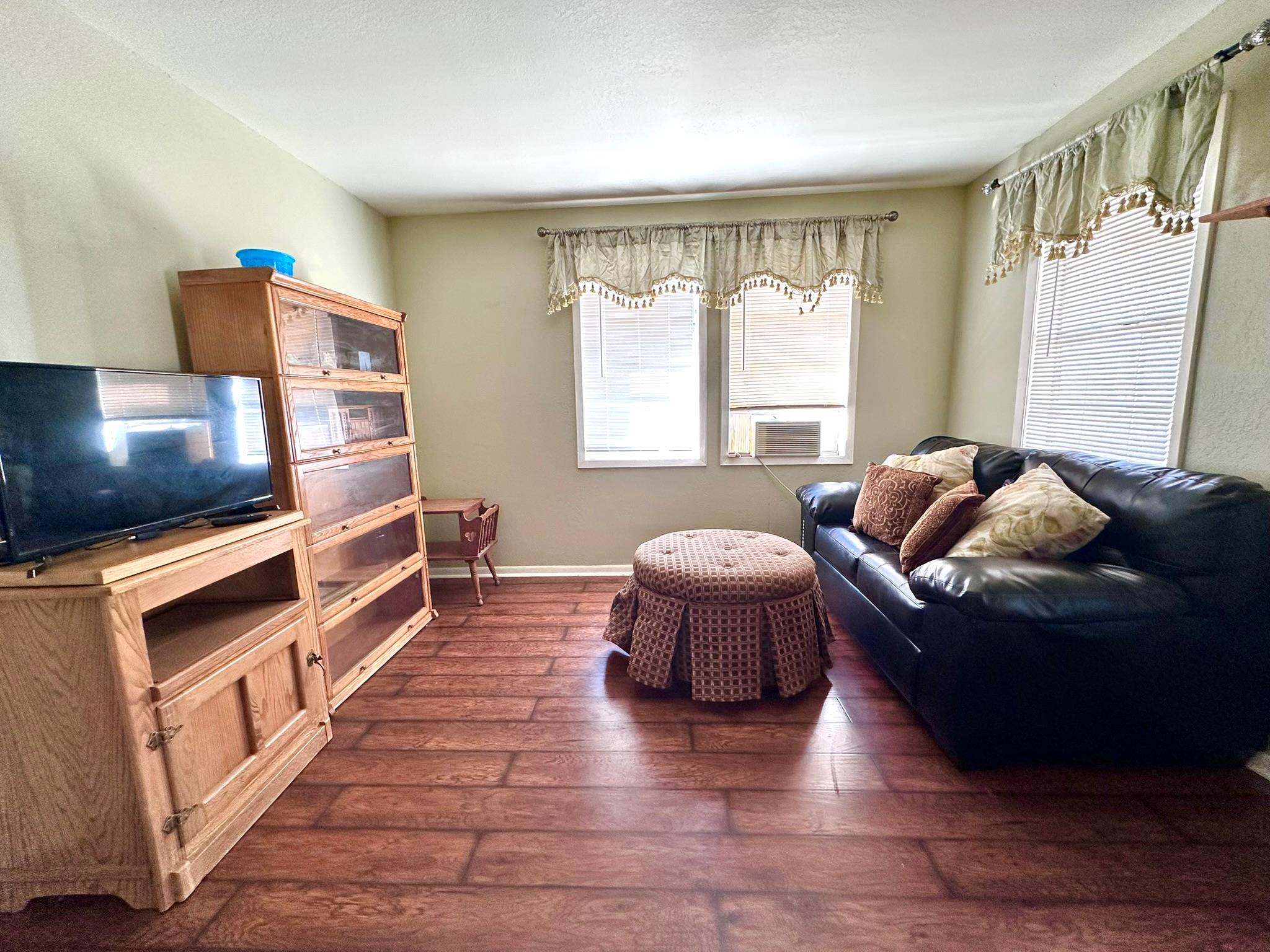 103 Yucca Dr, Johnson City, TX 78636