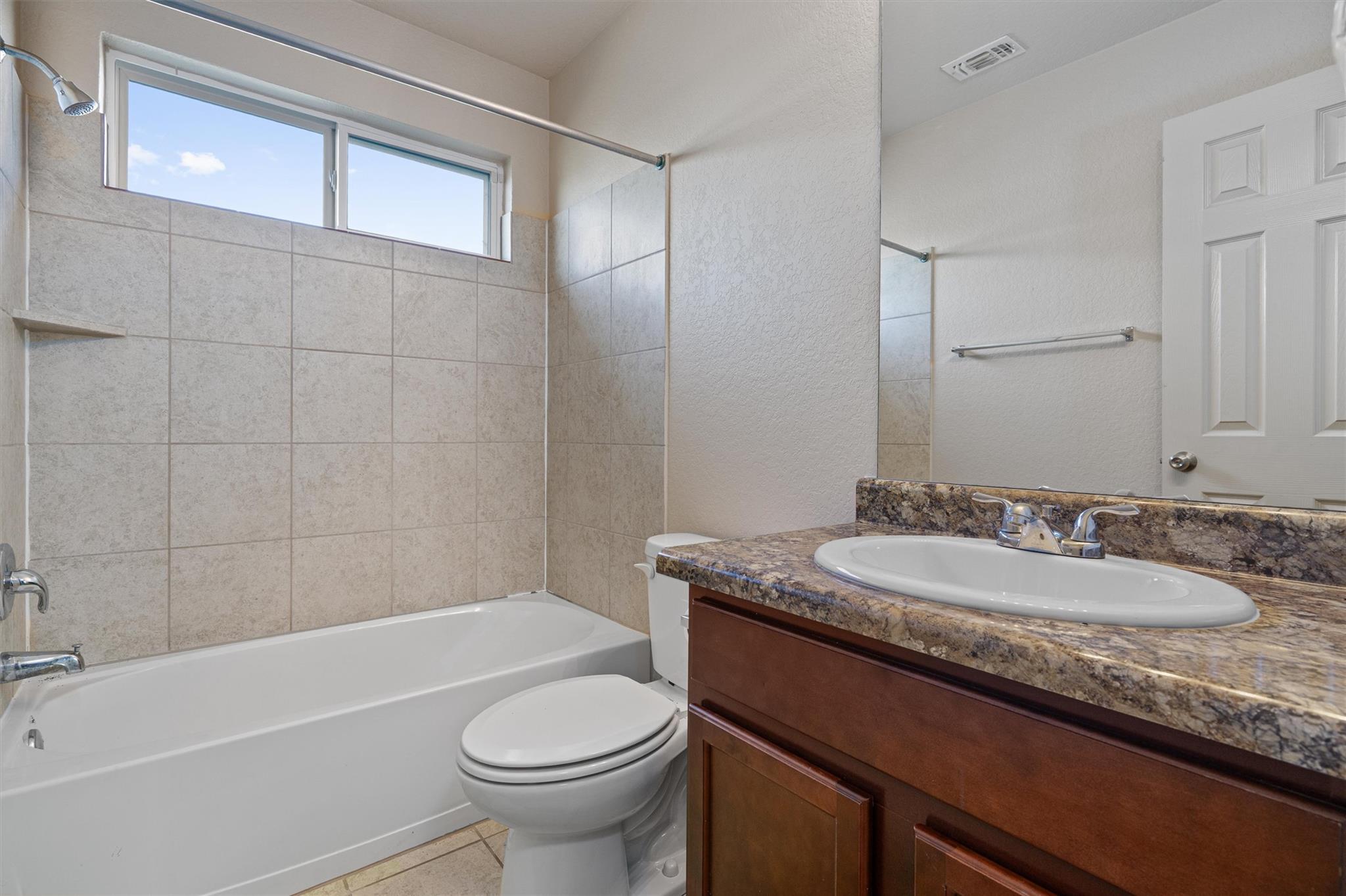 180 Eagle Dr, Luling, TX 78648