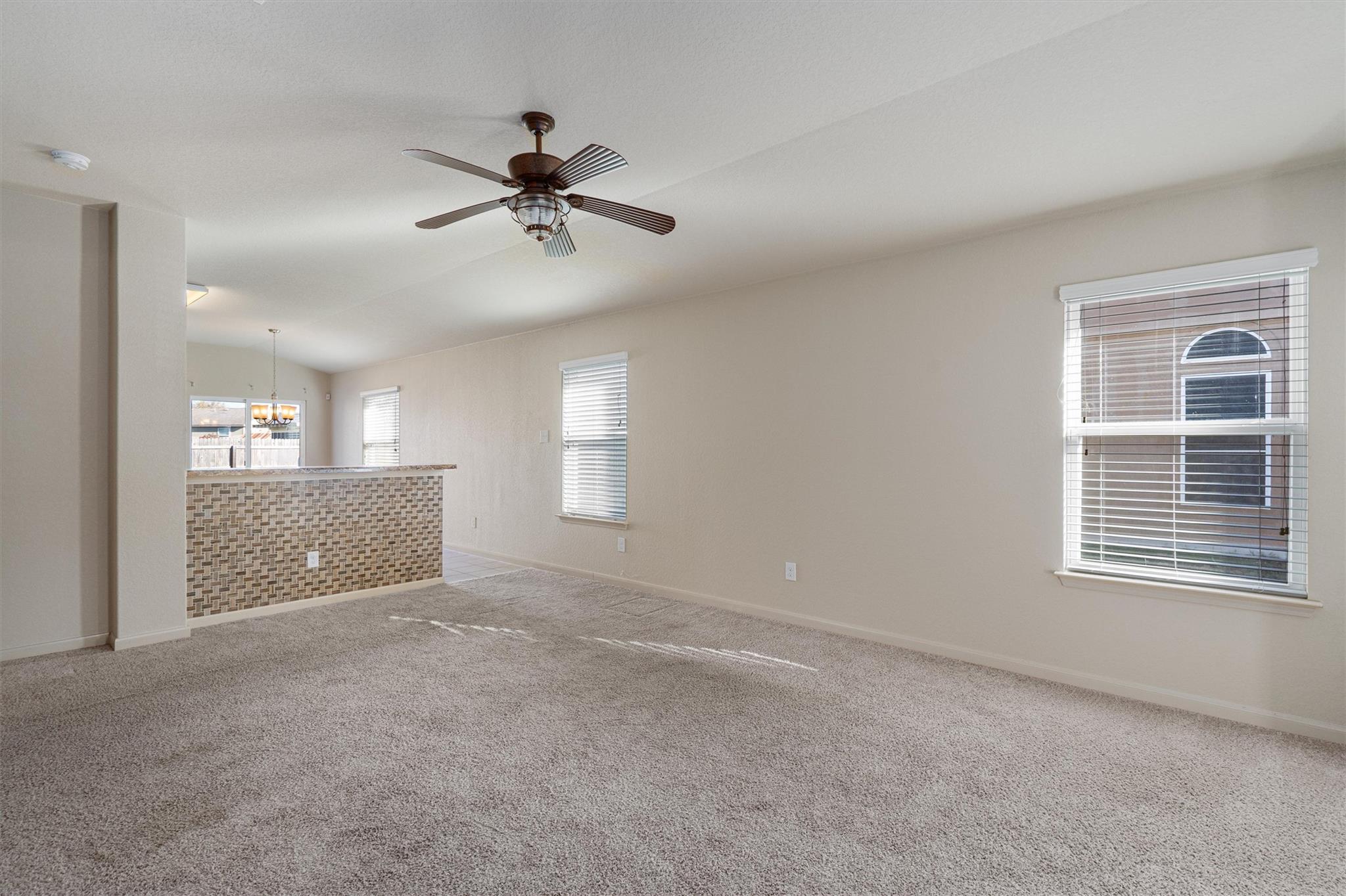 180 Eagle Dr, Luling, TX 78648