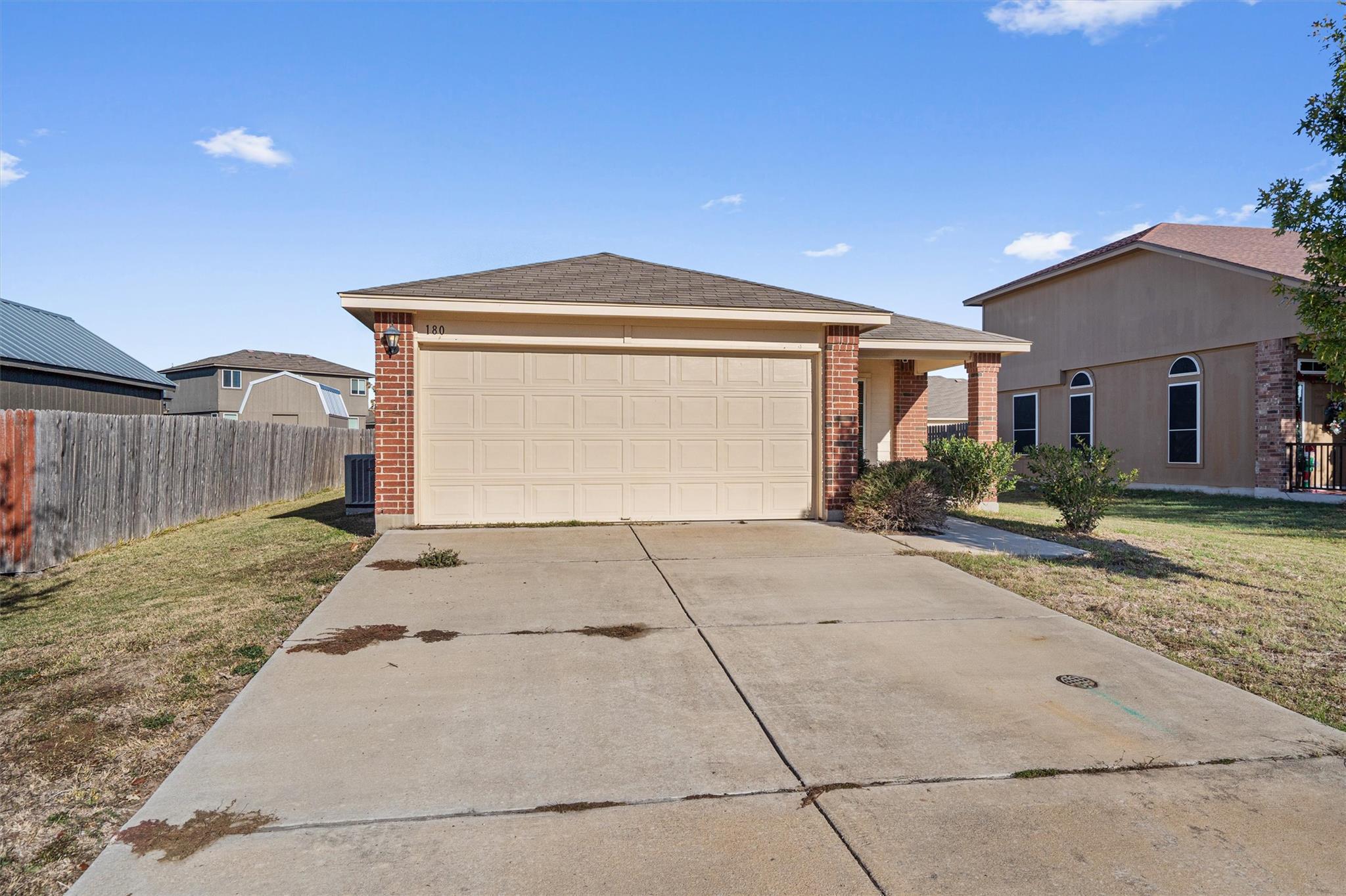 180 Eagle Dr, Luling, TX 78648