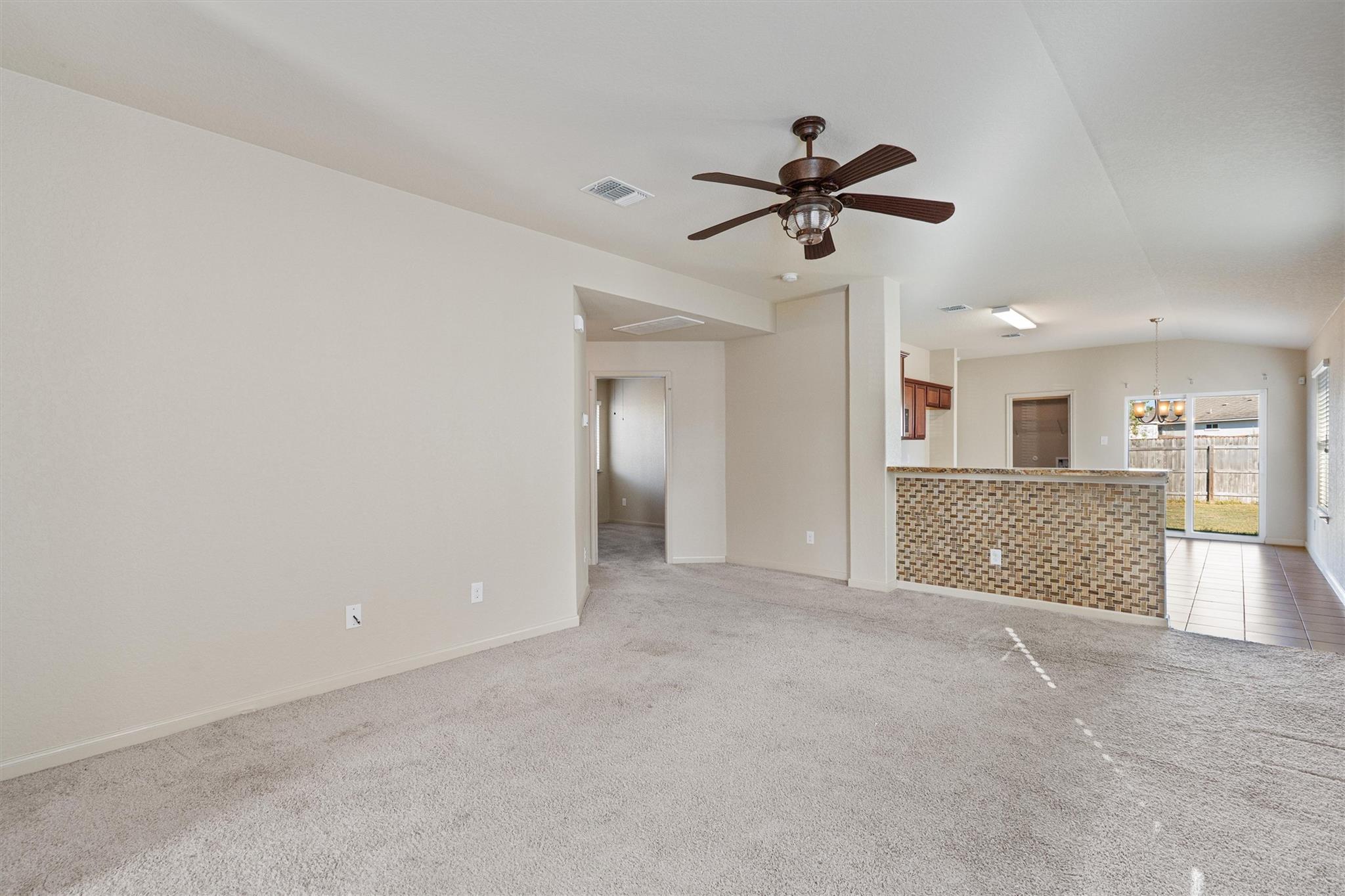 180 Eagle Dr, Luling, TX 78648