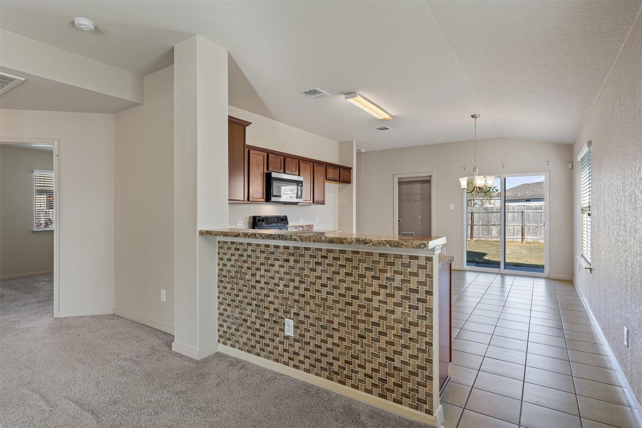 180 Eagle Dr, Luling, TX 78648