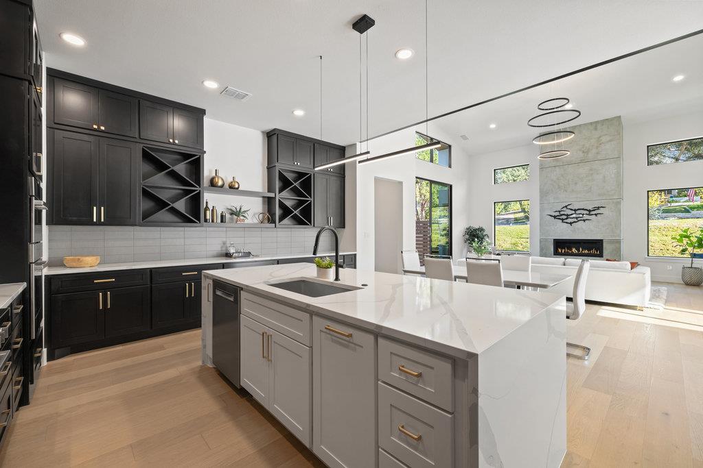 419 Hazeltine Dr, Lakeway, TX 78734