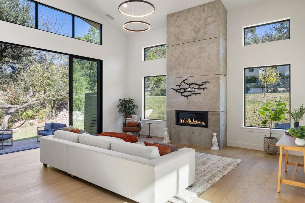 419 Hazeltine Dr, Lakeway, TX 78734