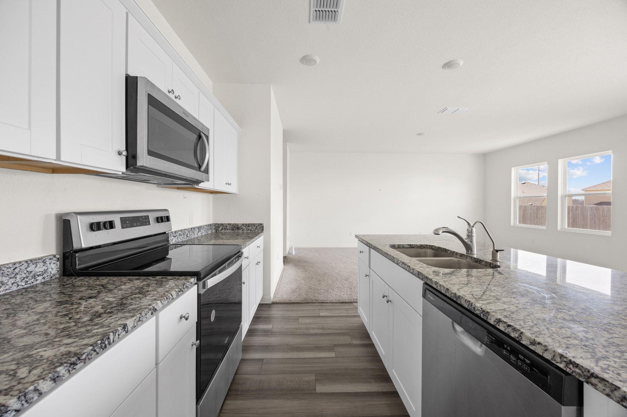 410 Magnum Force Dr, Jarrell, TX 76537