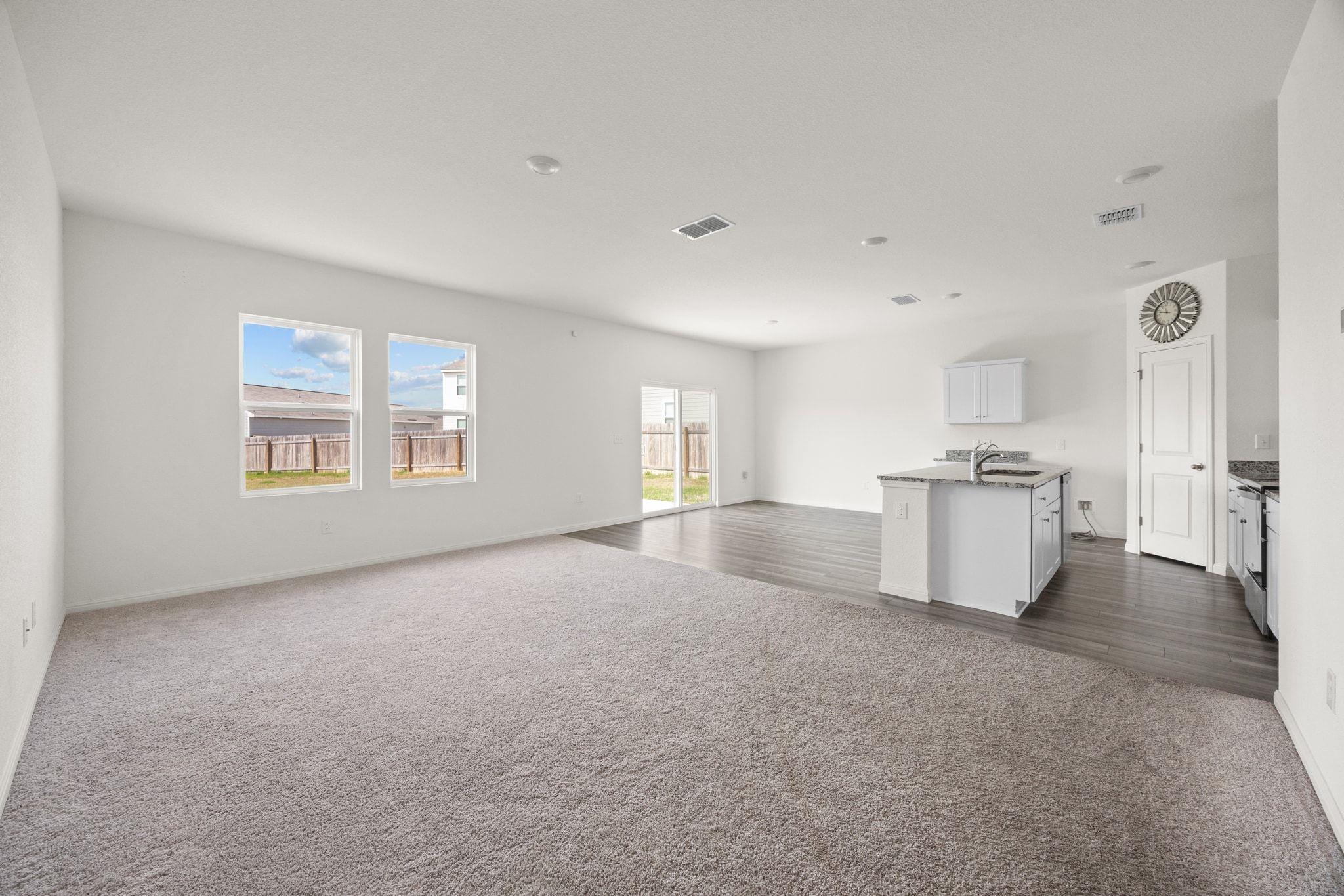 410 Magnum Force Dr, Jarrell, TX 76537