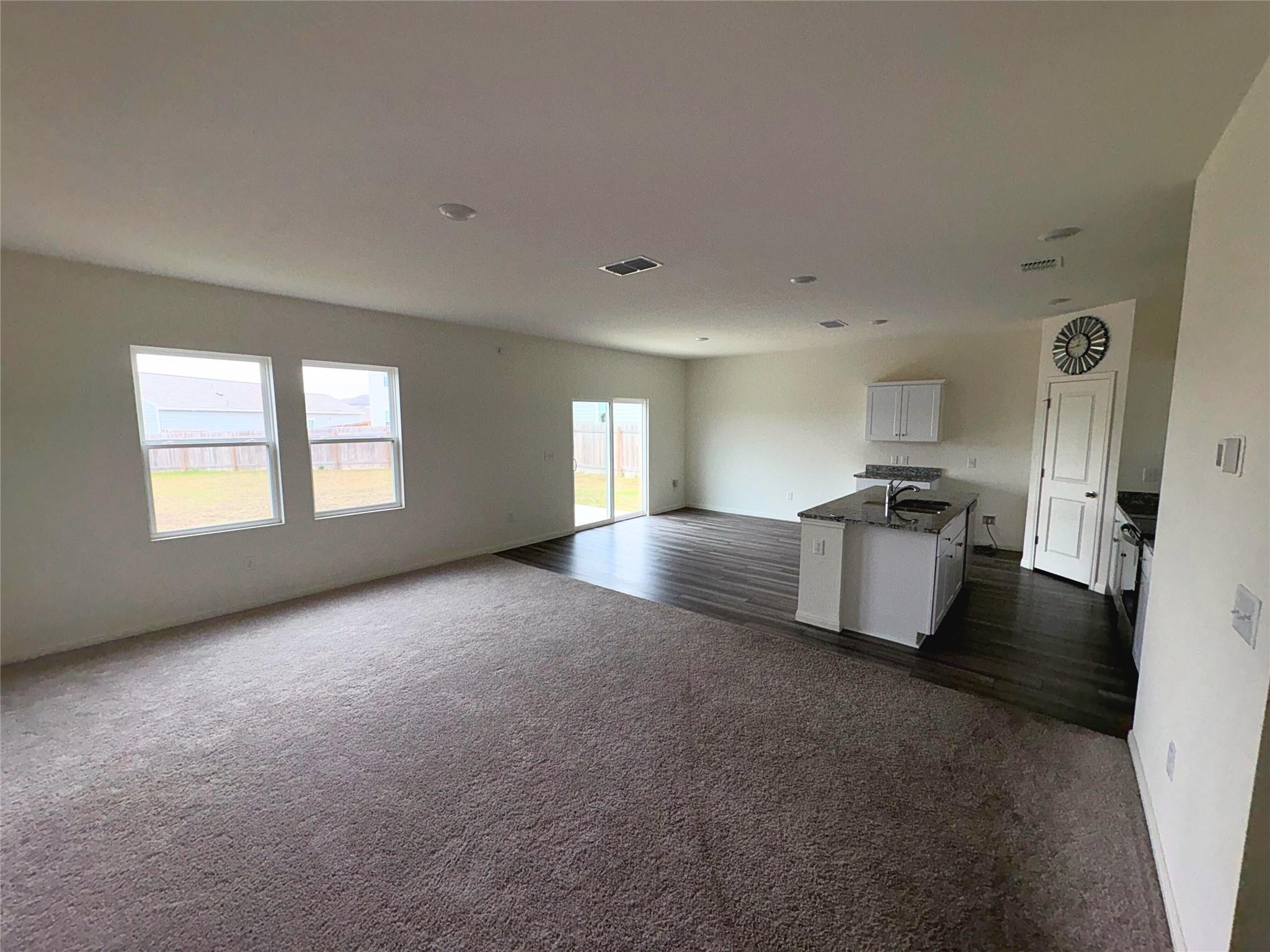 410 Magnum Force Dr, Jarrell, TX 76537