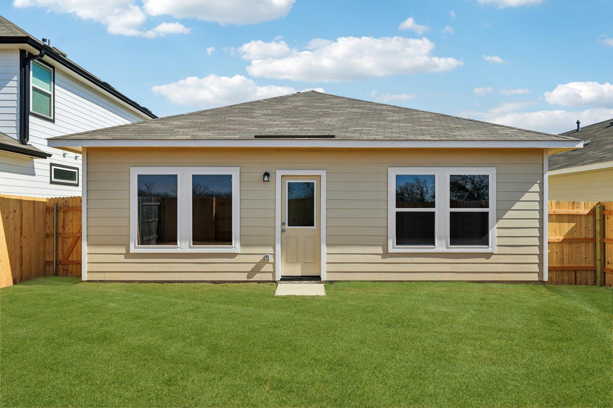 319 Haywood Manor, Maxwell, TX 78656