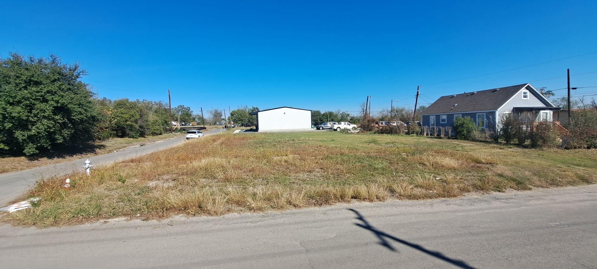 304 Burkett St, Taylor, TX 76574