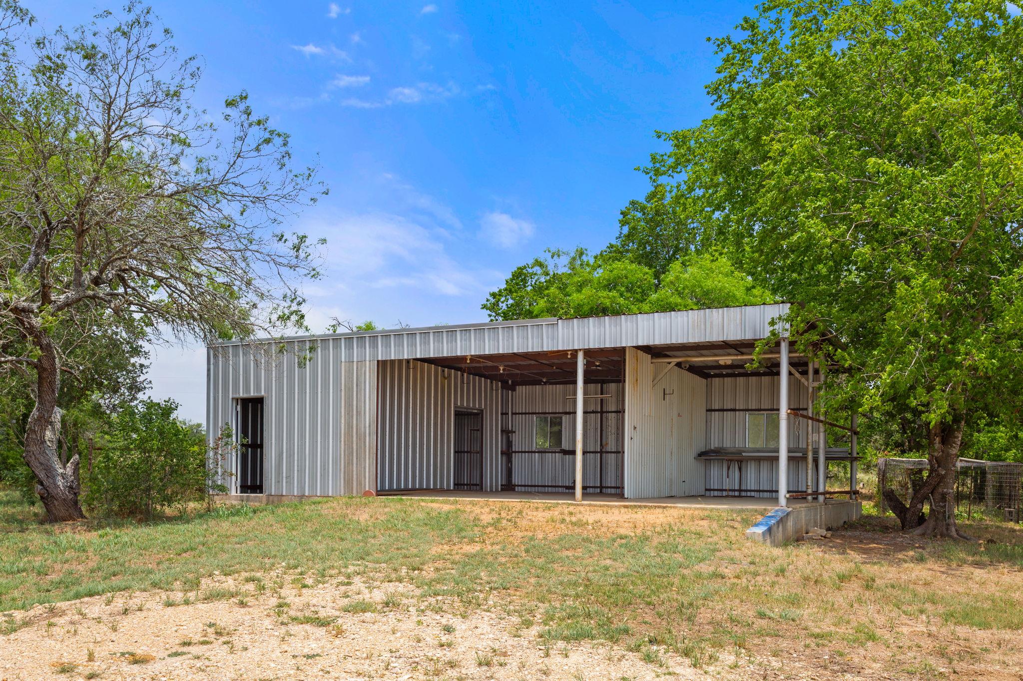 411 Fm 86 Highway, Red Rock, TX 78662