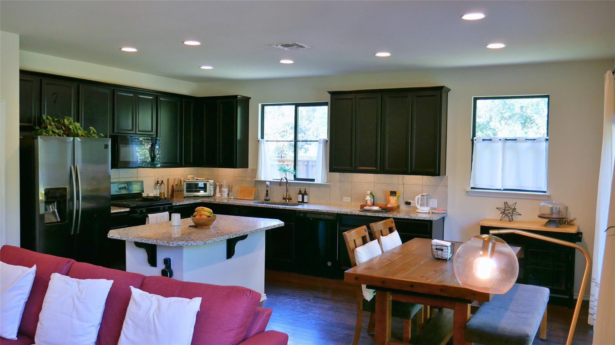 1050 Kenney Fort Xing # 16, Round Rock, TX 78665