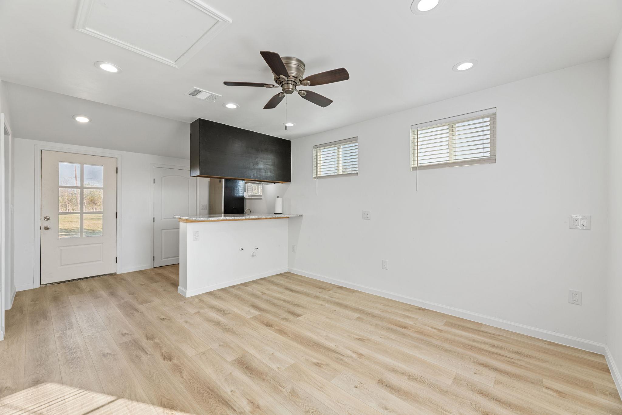 603 E 3rd St, Taylor, TX 76574