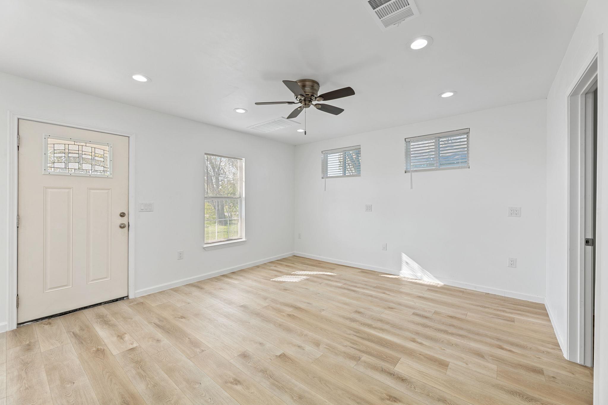 603 E 3rd St, Taylor, TX 76574