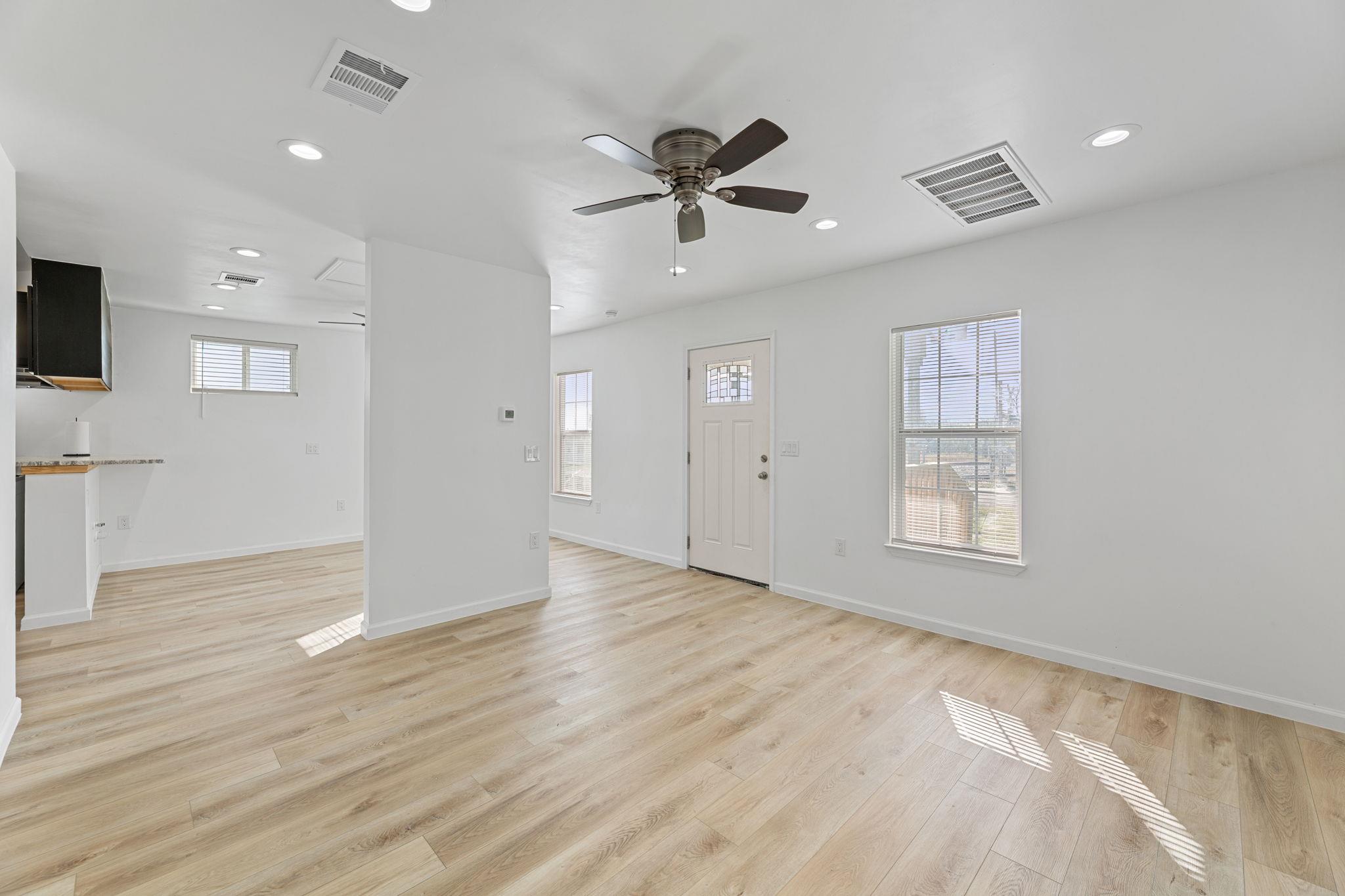 603 E 3rd St, Taylor, TX 76574