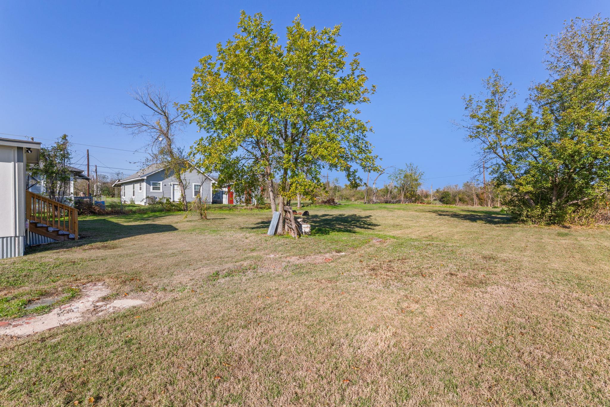 603 E 3rd St, Taylor, TX 76574