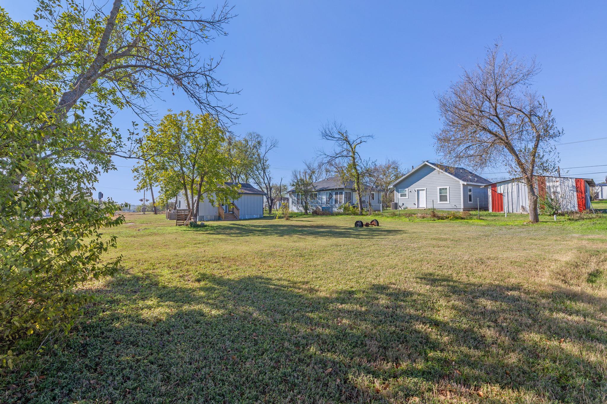 603 E 3rd St, Taylor, TX 76574