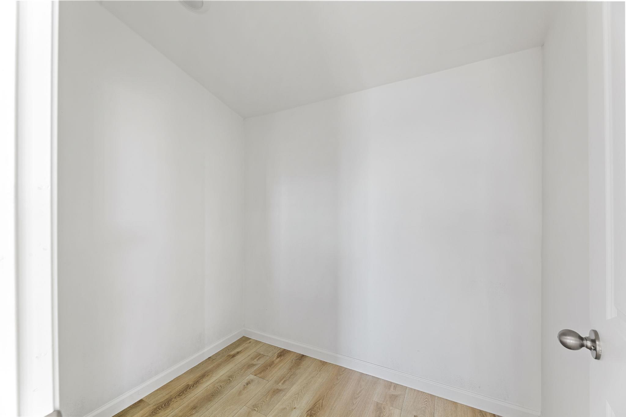 603 E 3rd St, Taylor, TX 76574