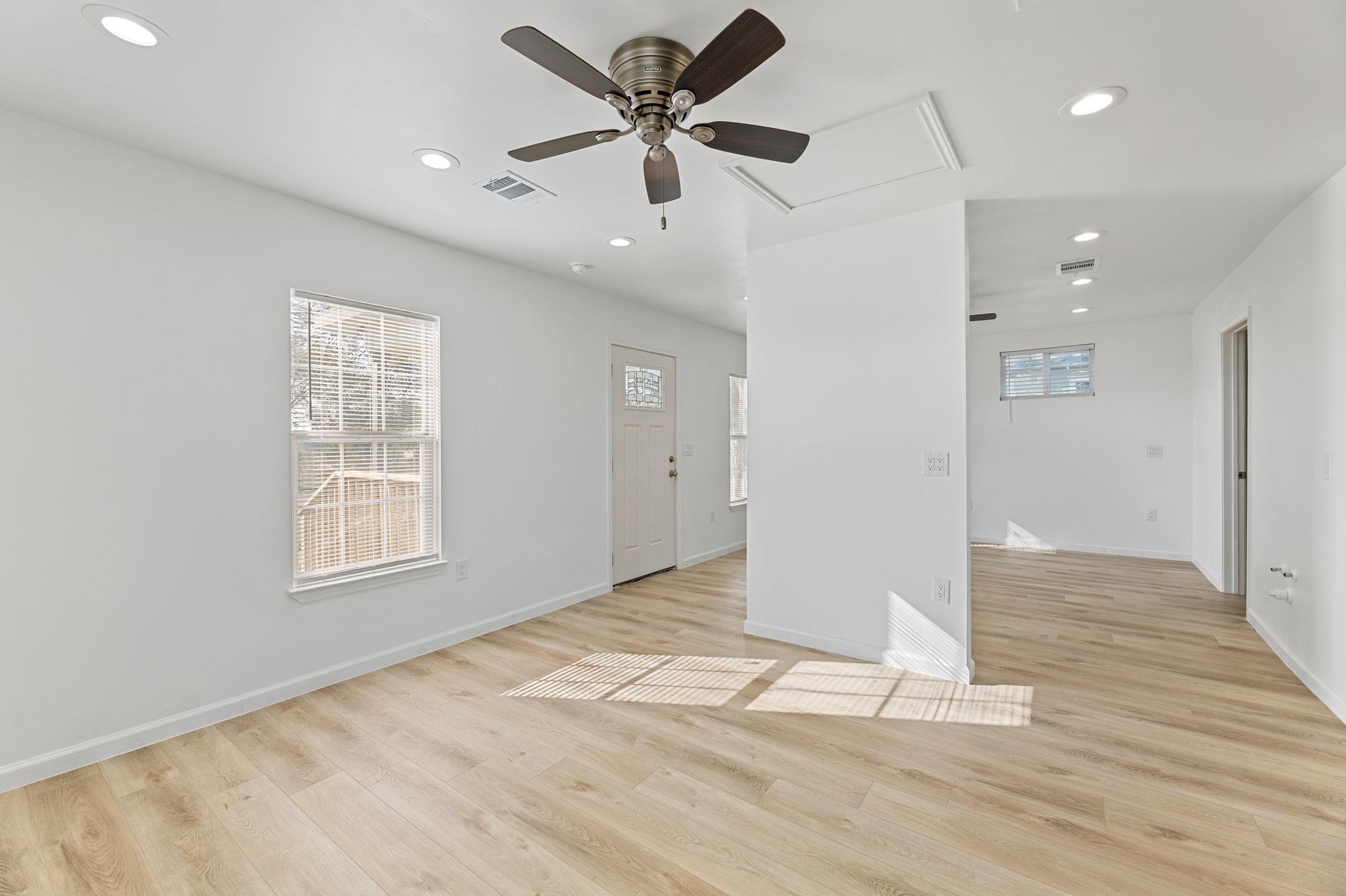 603 E 3rd St, Taylor, TX 76574