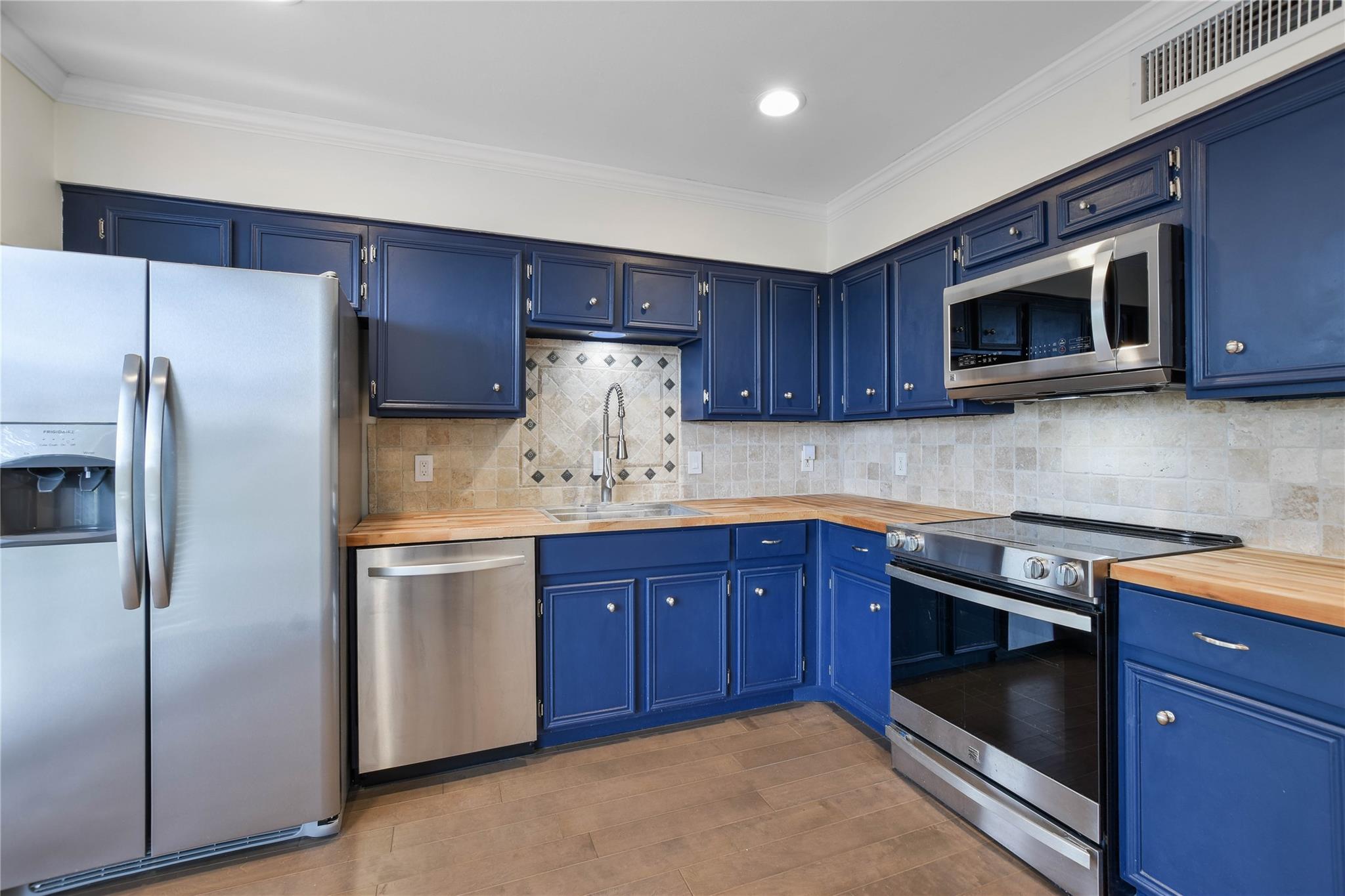 195 World Of Tennis Sq, Lakeway, TX 78738