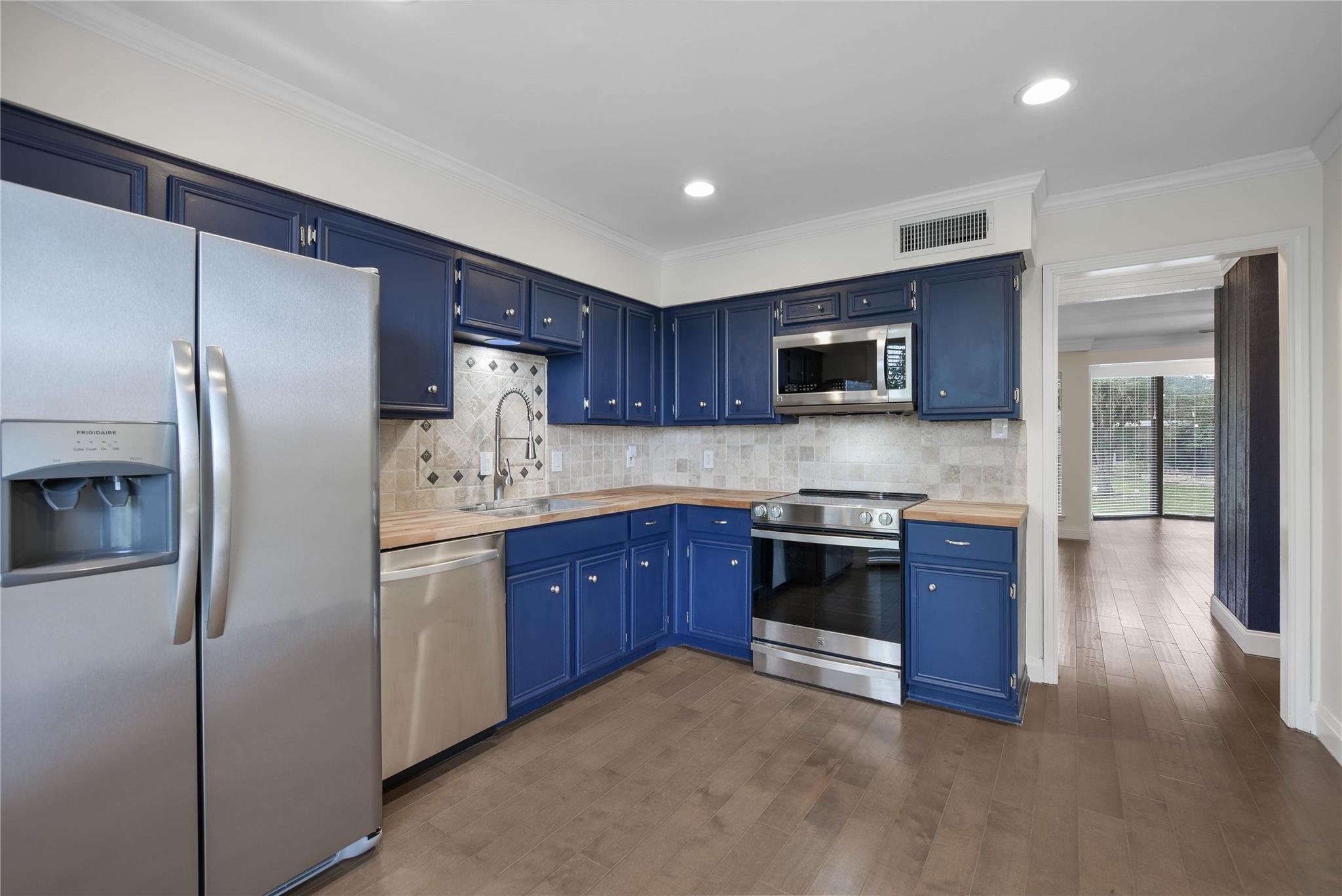 195 World Of Tennis Sq, Lakeway, TX 78738