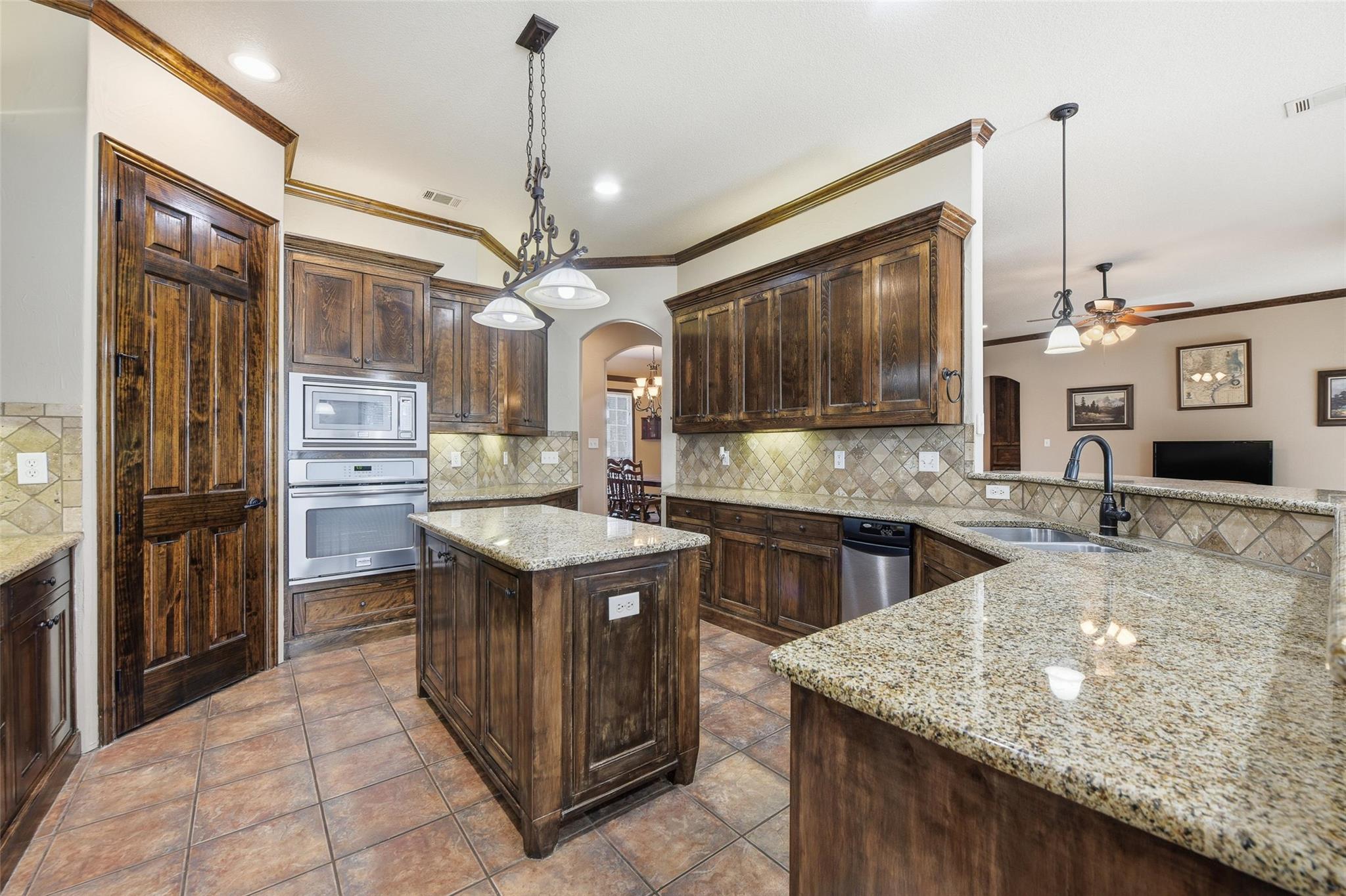 121 Hidden Creek Loop, Weatherford, TX 76085