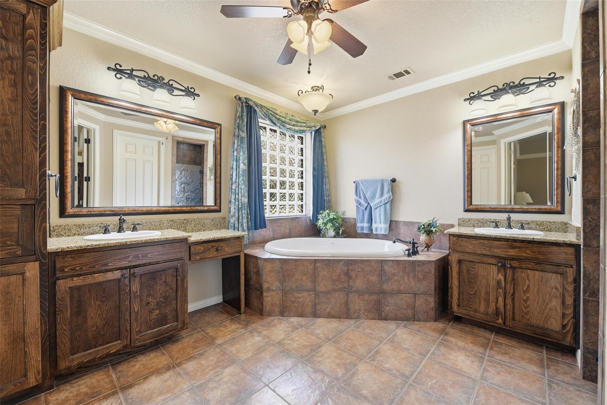 121 Hidden Creek Loop, Weatherford, TX 76085