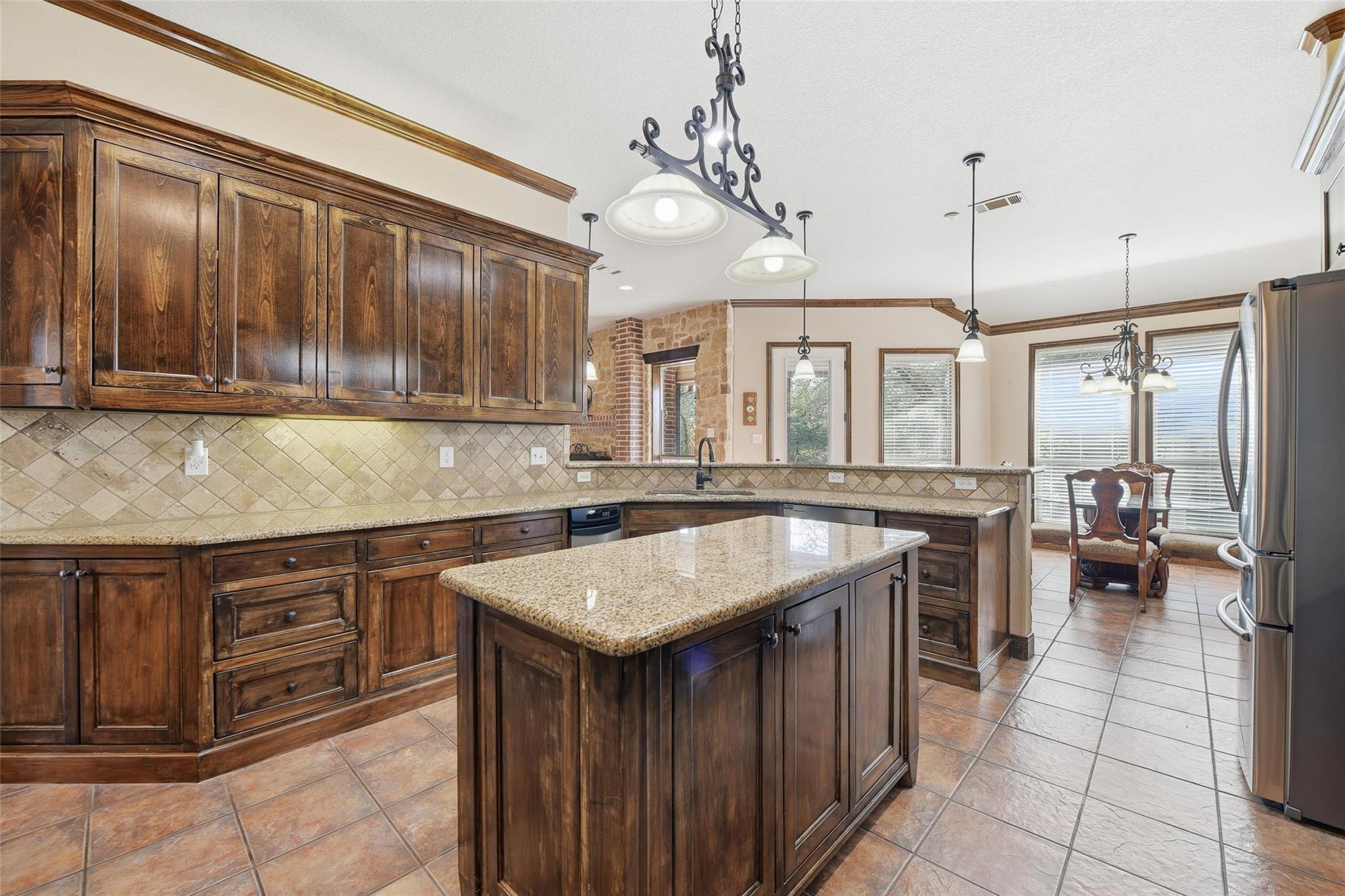 121 Hidden Creek Loop, Weatherford, TX 76085