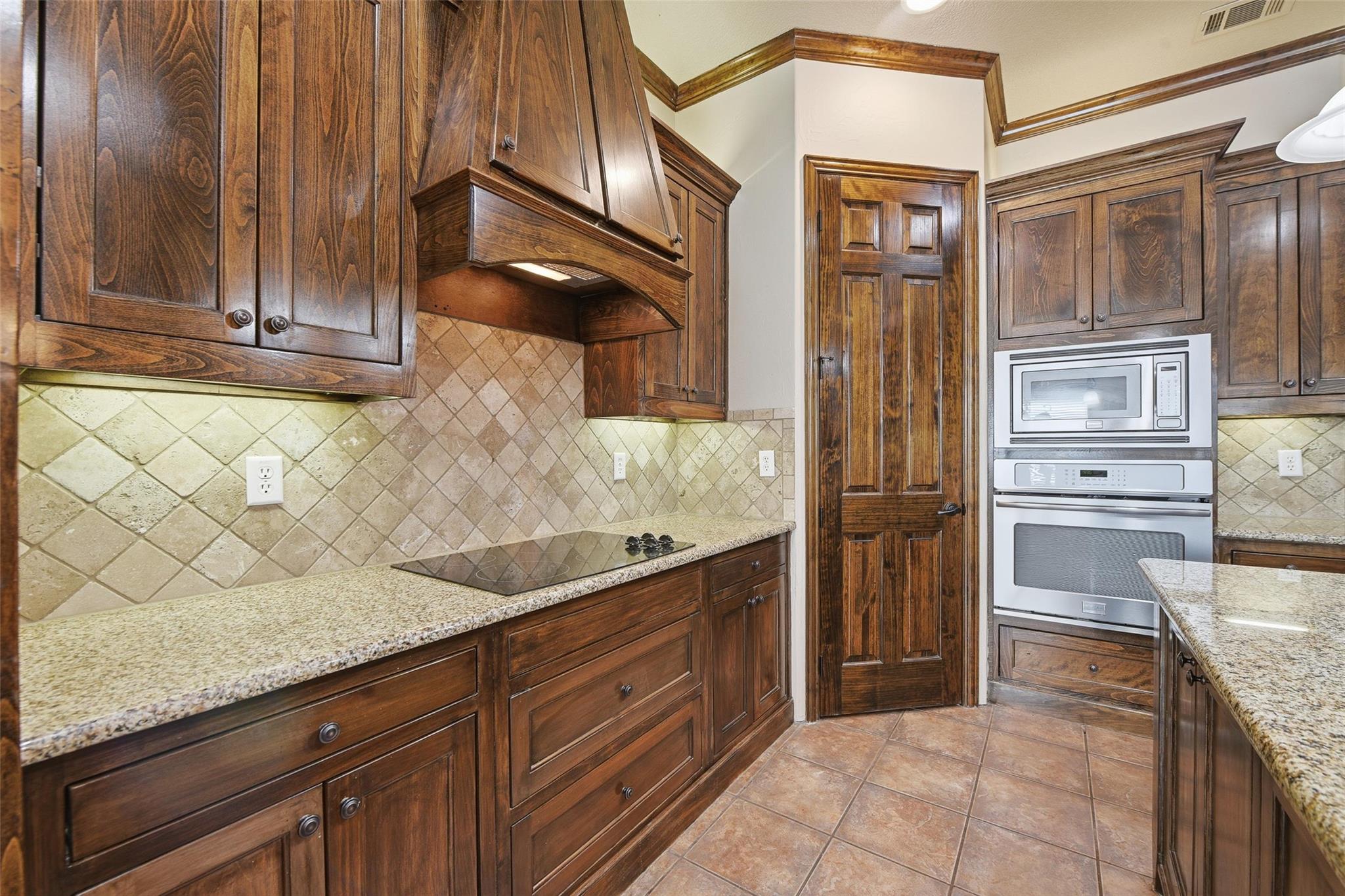 121 Hidden Creek Loop, Weatherford, TX 76085