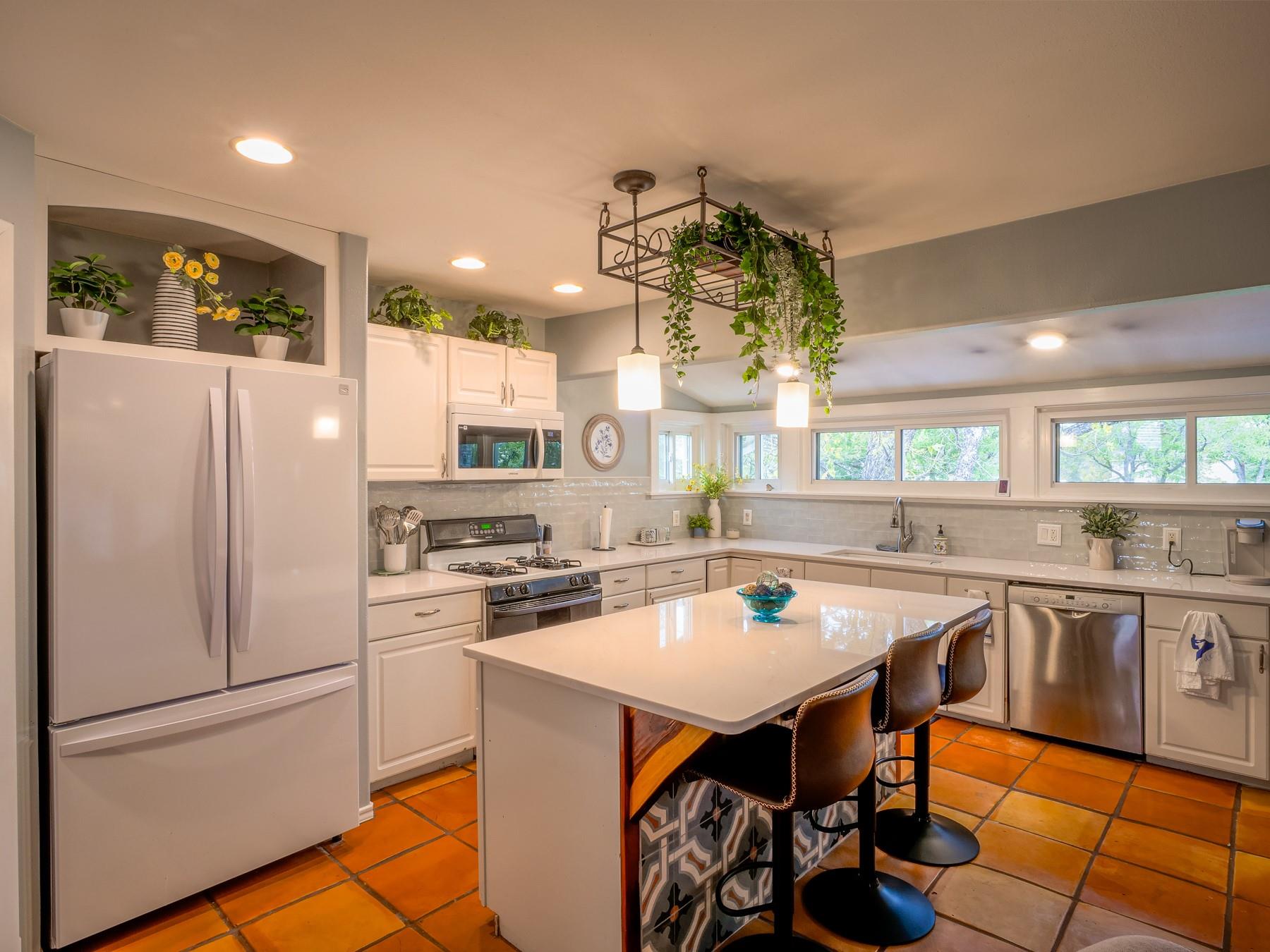 605 Cove Cir, Granite Shoals, TX 78654