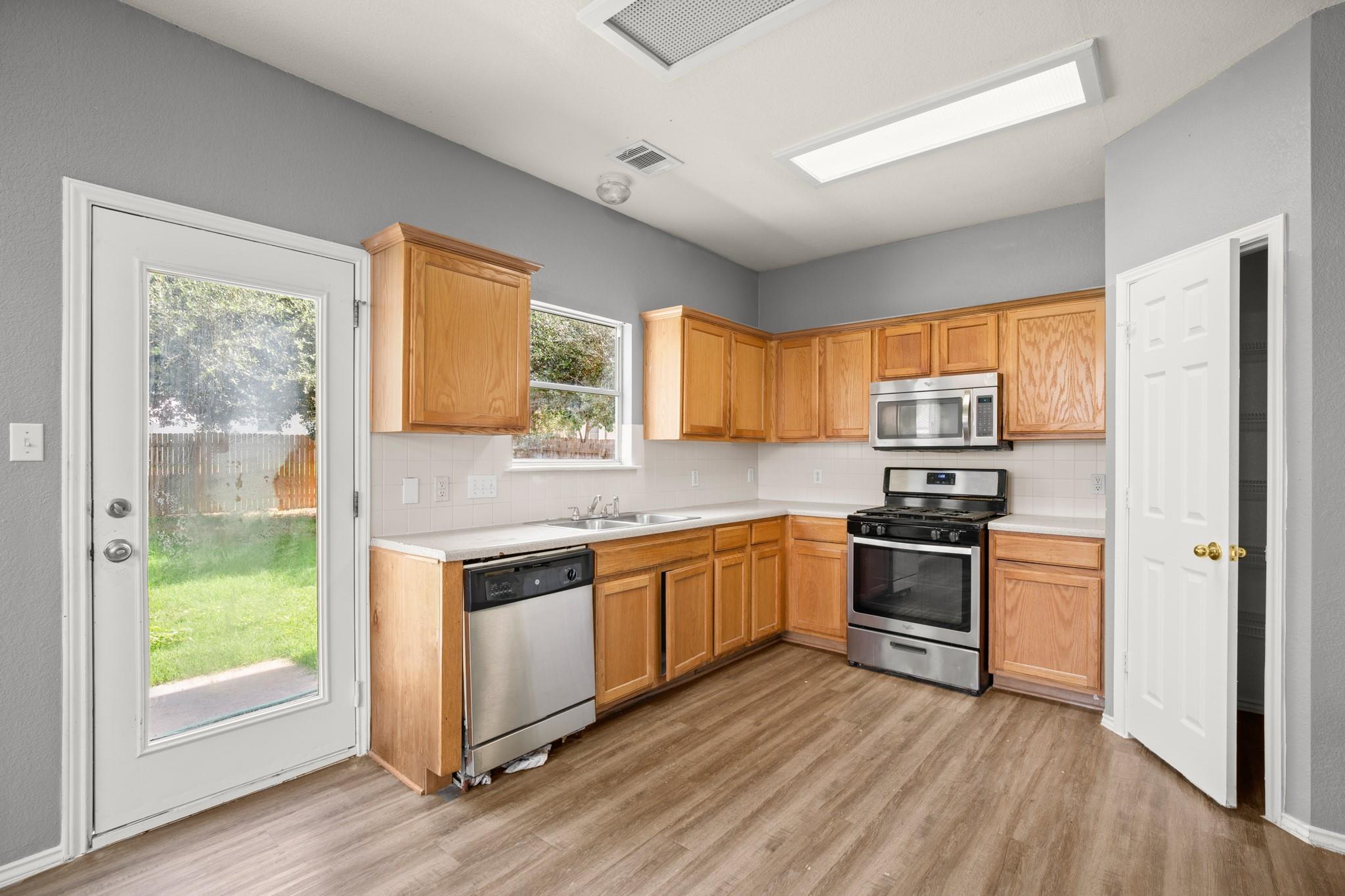 706 Johnny Bench Ct, Round Rock, TX 78665