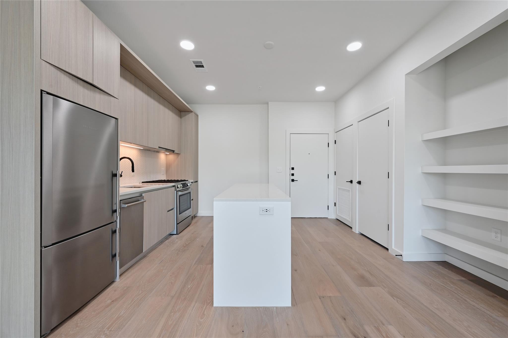 2209 S 1st St # 218, Austin, TX 78704