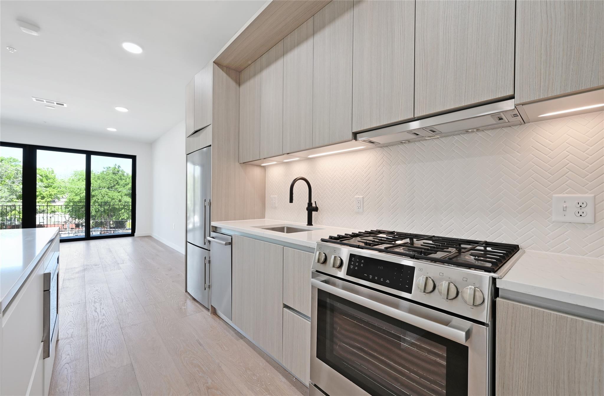 2209 S 1st St # 218, Austin, TX 78704