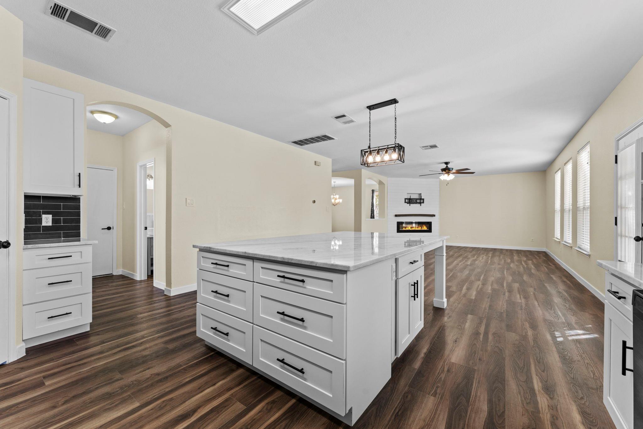 2015 Angelique Ct, Leander, TX 78641