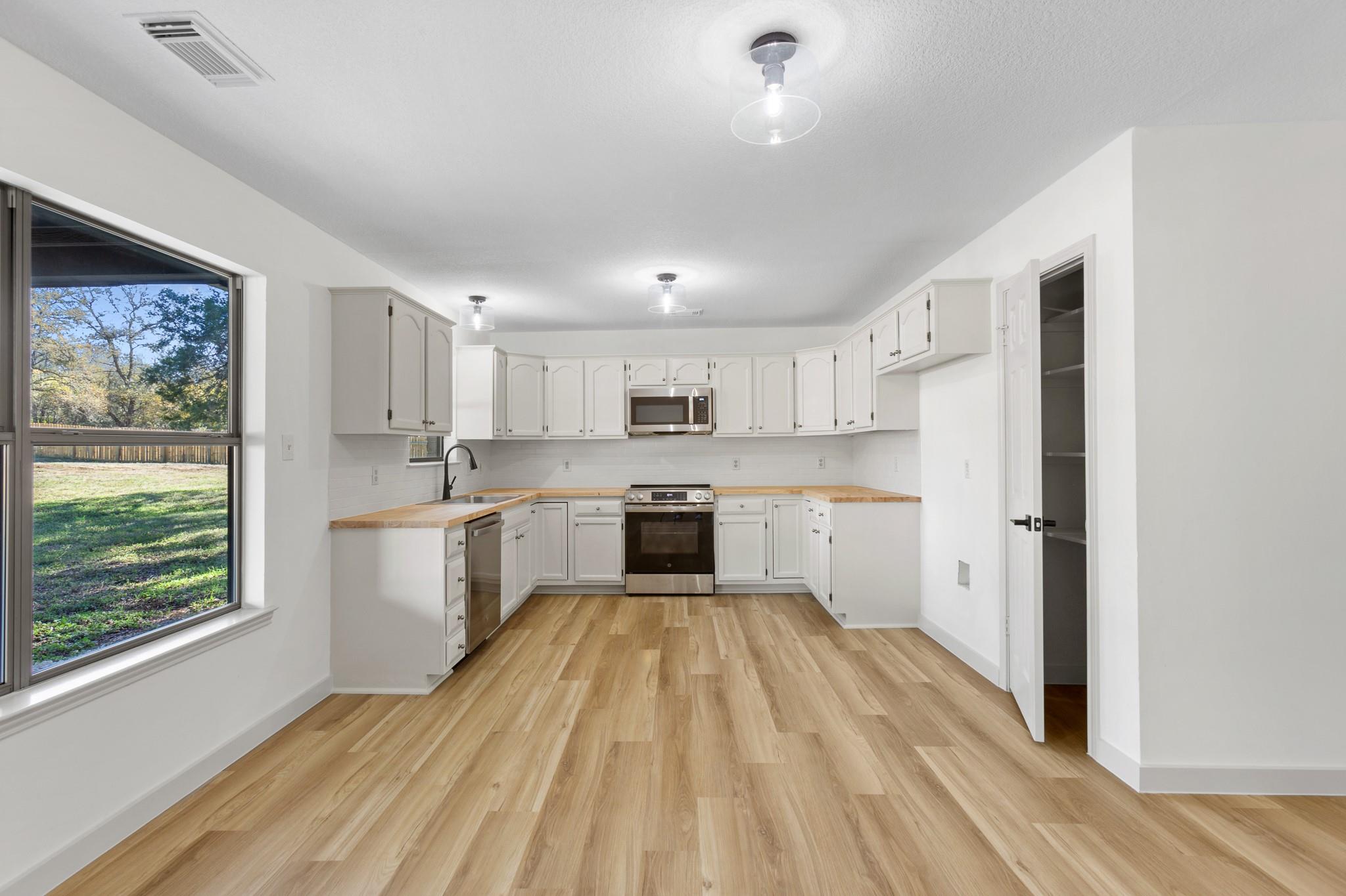 520 HUNTER RIDGE Rd, San Marcos, TX 78666