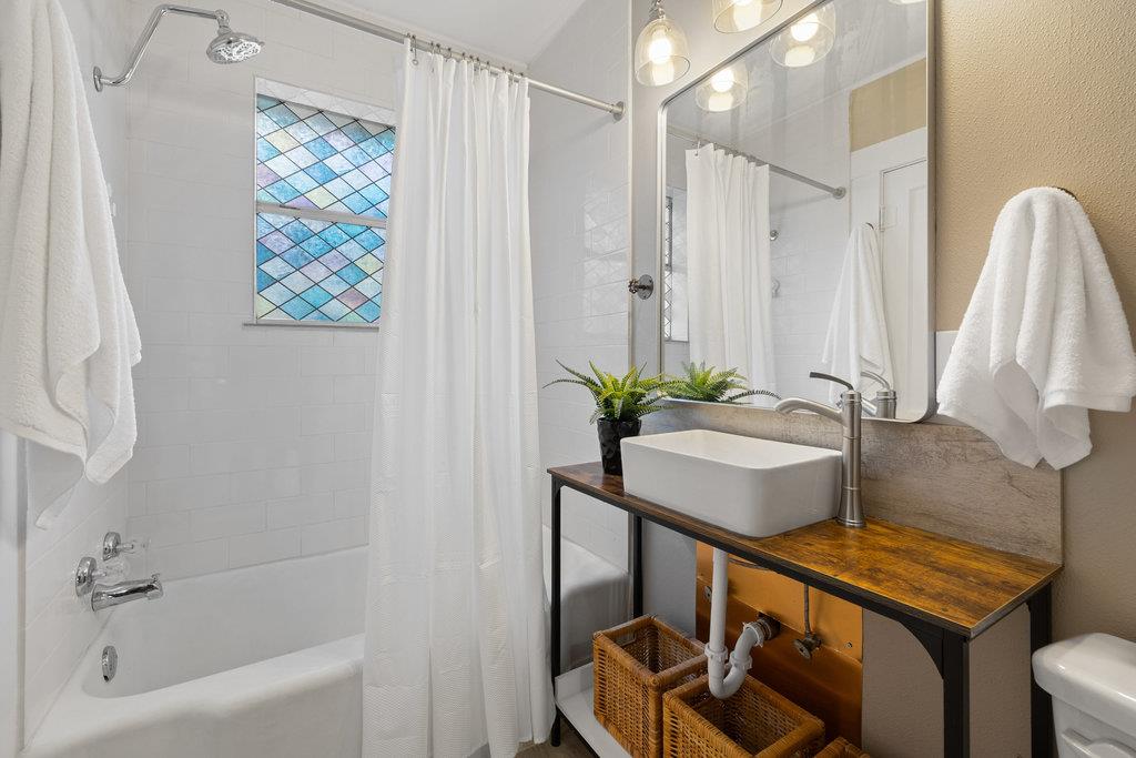 1223, 1223 1/2 & 1225 S Austin Ave S, Georgetown, TX 78626