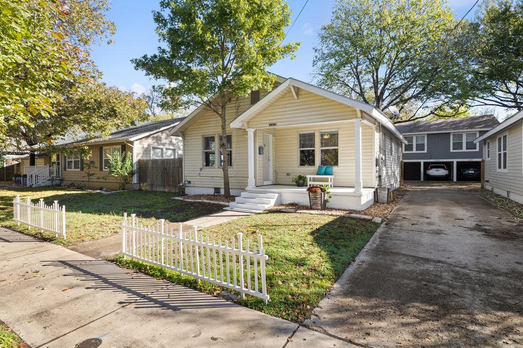 1223, 1223 1/2 & 1225 S Austin Ave S, Georgetown, TX 78626