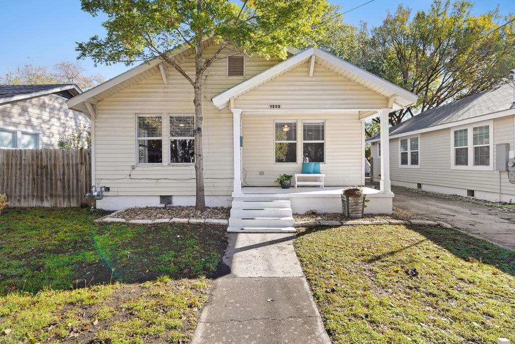 1223, 1223 1/2 & 1225 S Austin Ave S, Georgetown, TX 78626